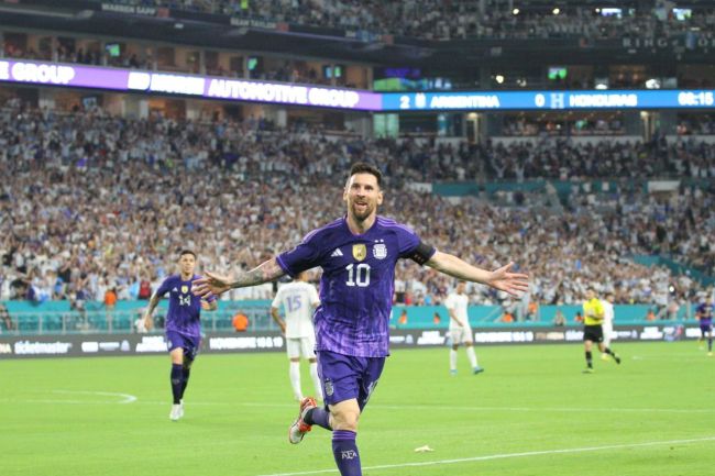 米体：国米将与姆希塔良续签1+1合同 近日已与经纪人会面奠定基础据《米兰体育报》报道，国米将与姆希塔良续签一份1+1的合同。
